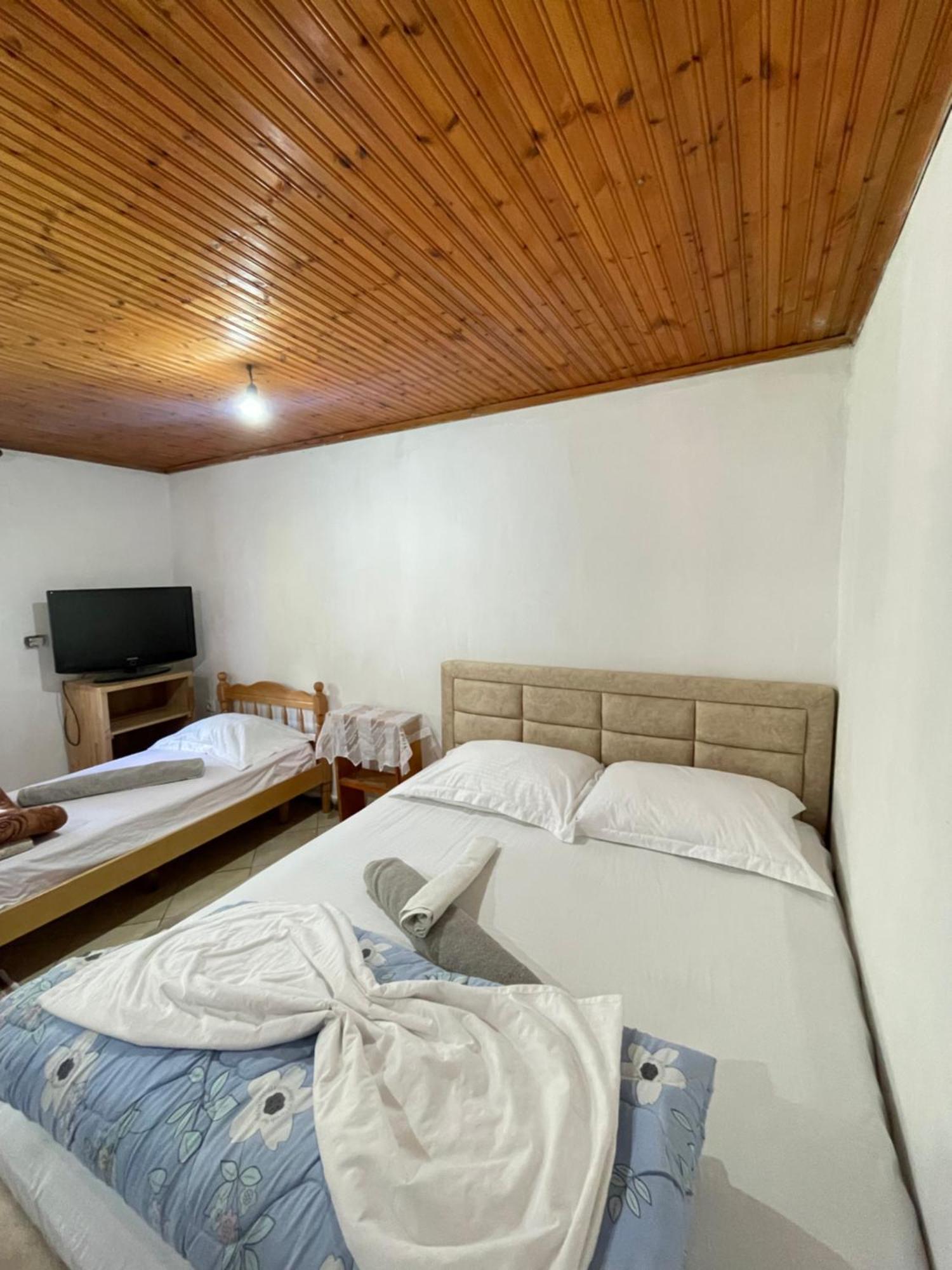 Bujtina Lokthi Guest house