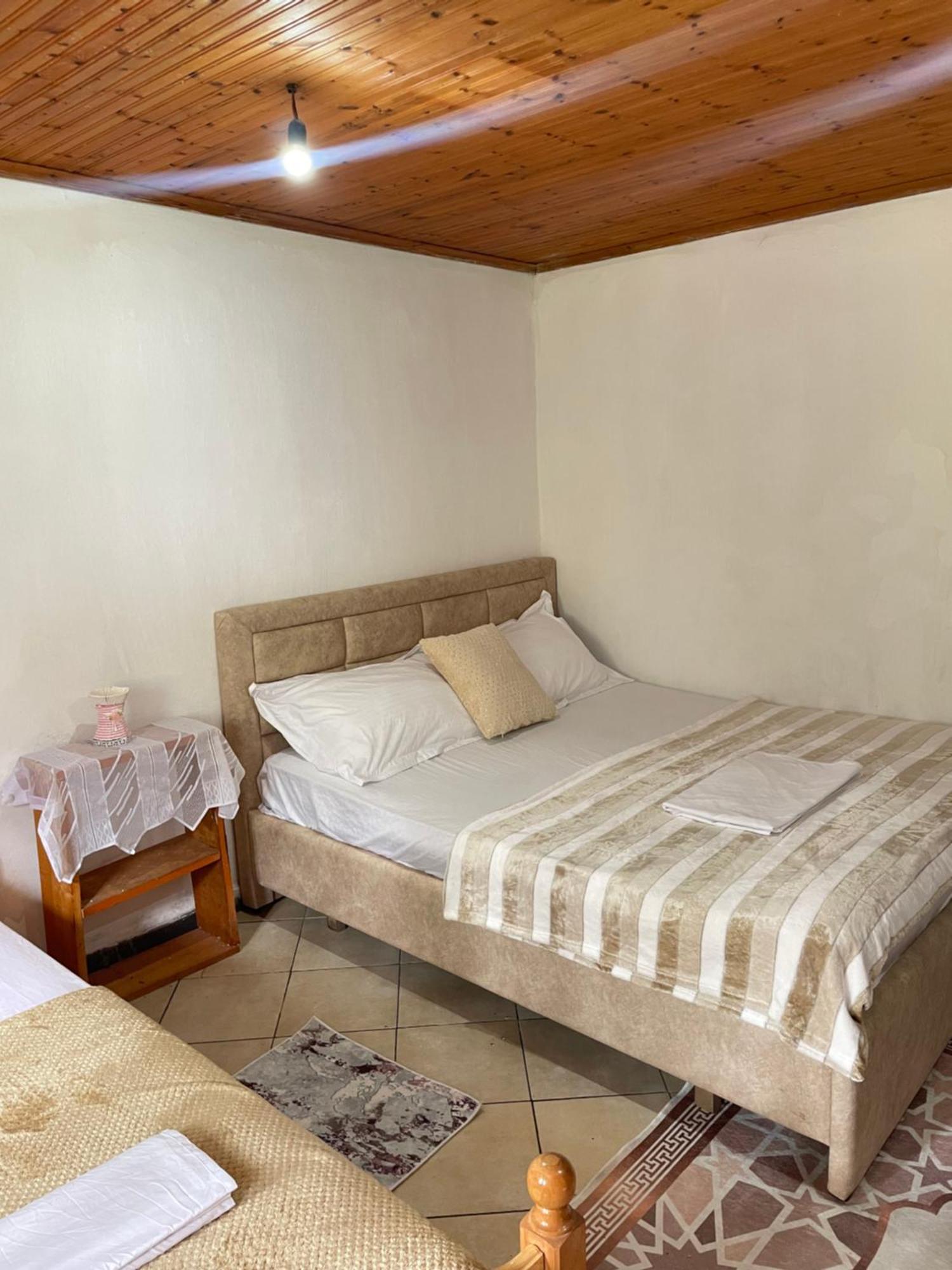 Guest house Bujtina Lokthi