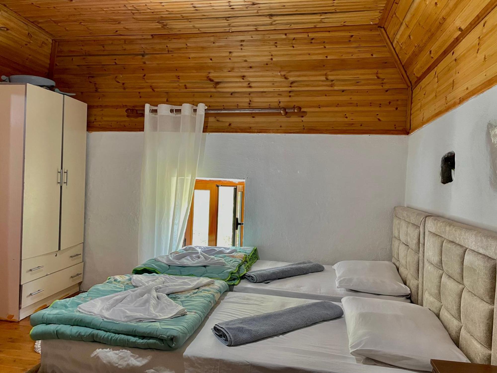 Guest house Bujtina Lokthi *